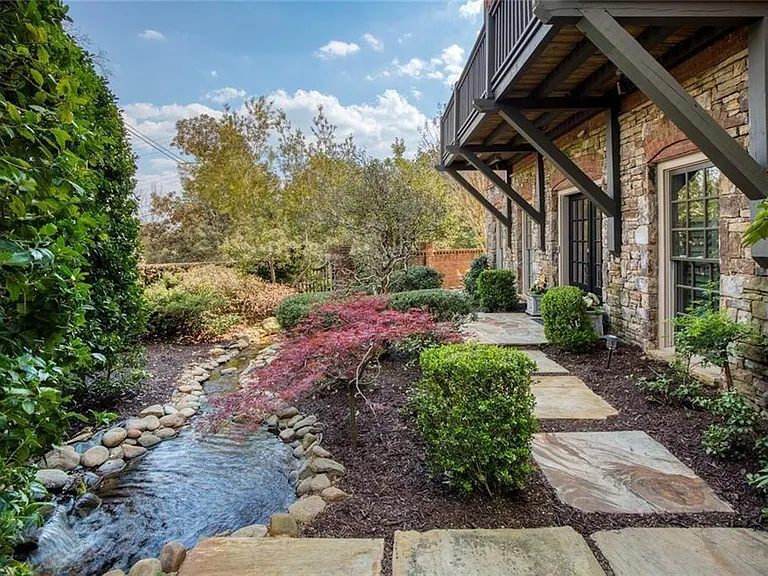 100 Founders Mill Ct — Photo 1