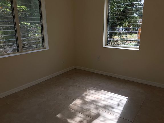 4th image of 3828 Pearl St