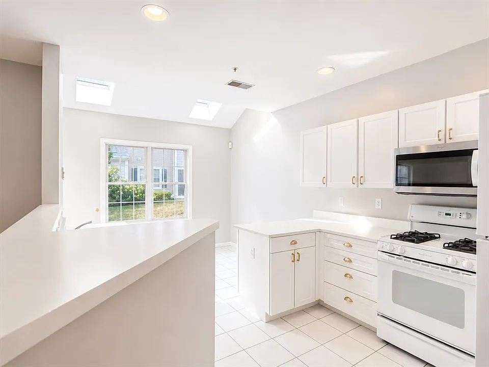 37 Village Dr #37