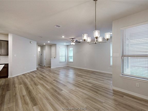 5th image of 837 Mineral Wells Ln