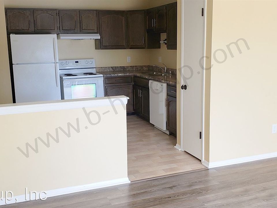 1st image of 8515 32nd Ave APT 6