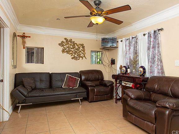 2nd image of 842 W 42nd Pl