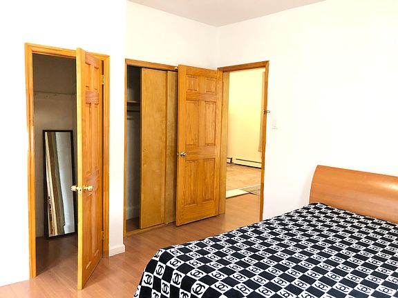 3rd image of 4024 Manhattan Ave #3