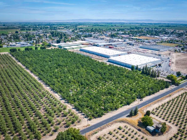 Ullrey Ave, Escalon, CA 95320