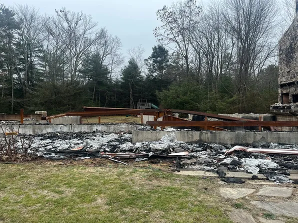 94 Reservoir Rd, Glocester, RI 02814