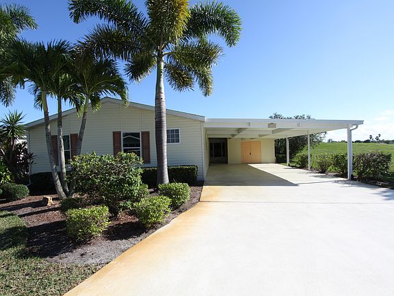 2nd image of 8133 SE 9th Hole Drive