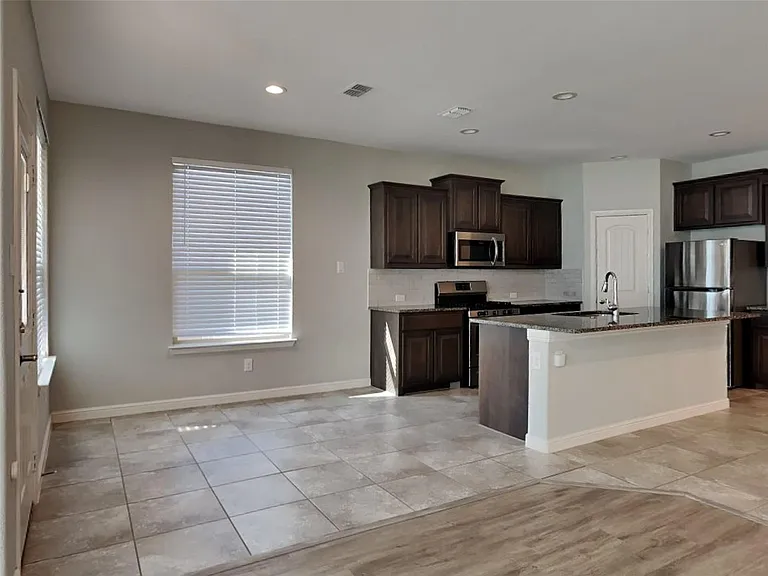 9329 Belle River Trl — Photo 5