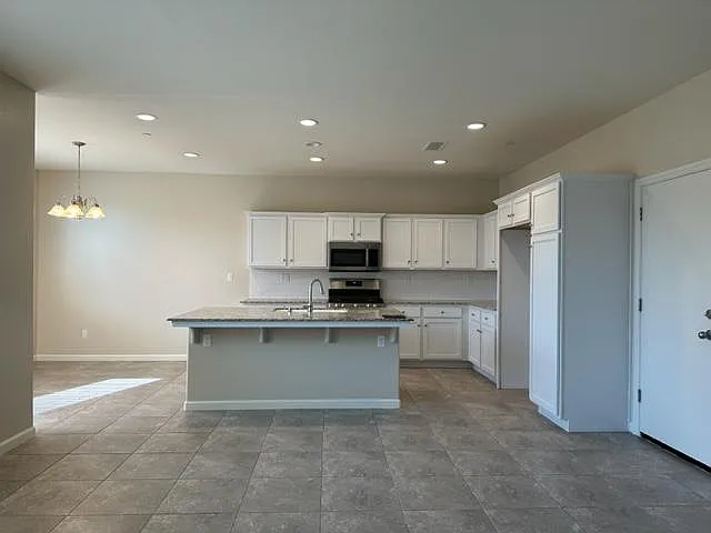 3 bed, 1440 sqft, $2,295 — Photo 3