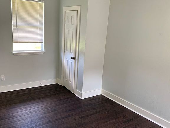 3rd image of 1107 Avenue A