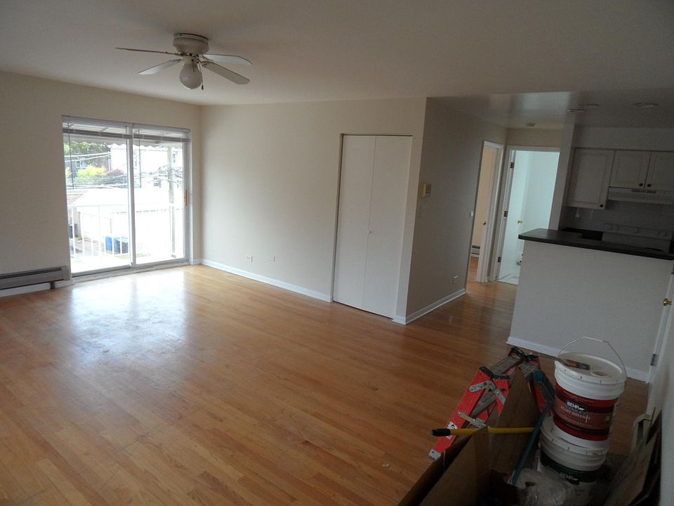 1st image of 6415 N Hermitage Ave #3