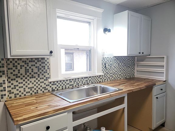 3rd image of 423 Steward Ave Floor 1