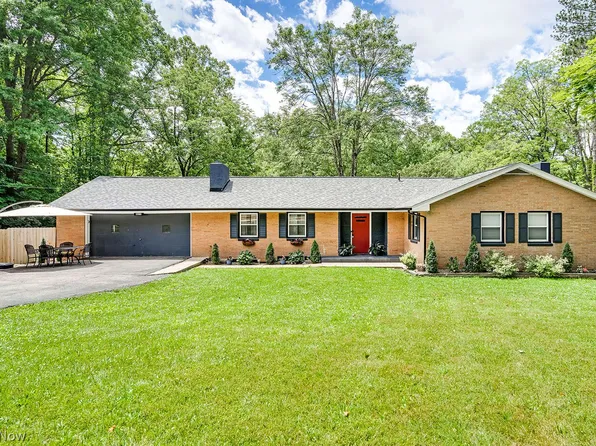 4870 Logan Way, Hubbard, OH 44425