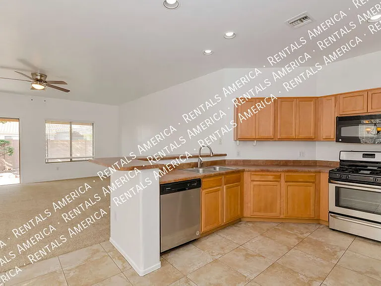 10427 E Rita Ranch Crossing Cir — Photo 11