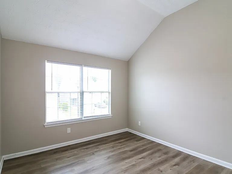 7423 Garnet Dr — Photo 14