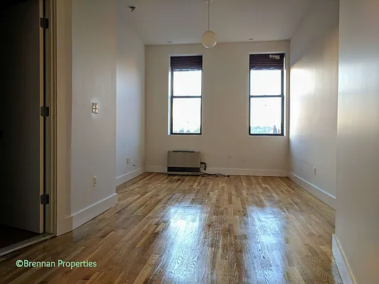 Rented by Manhattan Management LLC | media 23