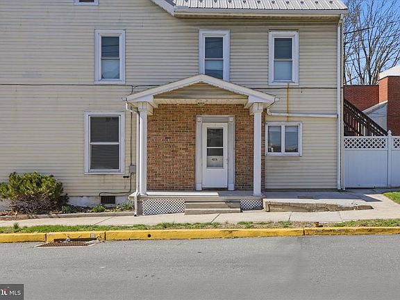 5th image of 401 Main St