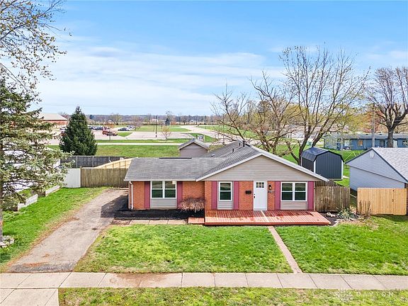 3rd image of 706 Bayberry Dr