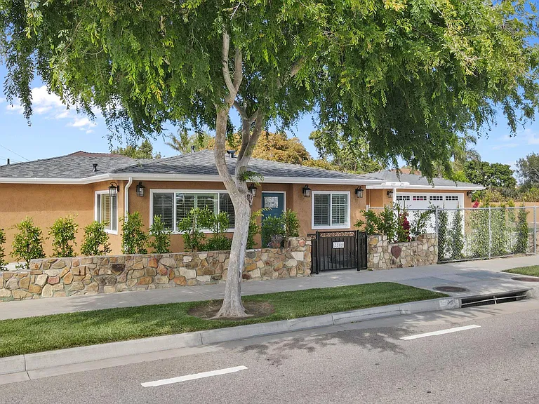 2508 Colonia Ave — Photo 4
