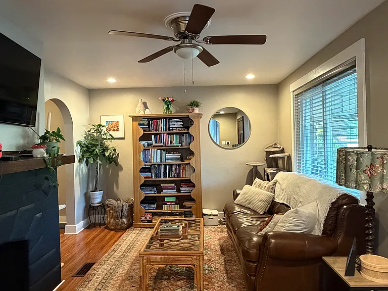 2424 Starkamp St — Photo 3
