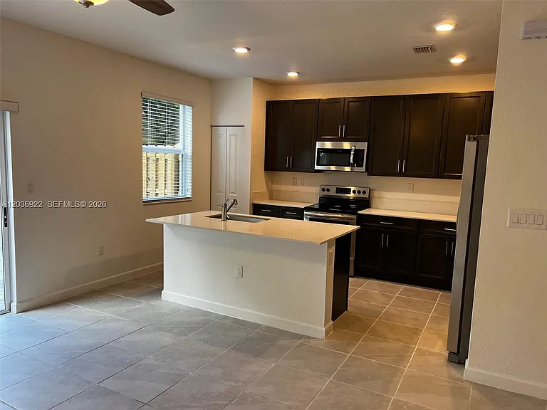 1120 SE 26th Ter #1120 — Photo 10