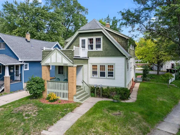 1300 N 70th STREET #1302, Wauwatosa, WI 53213