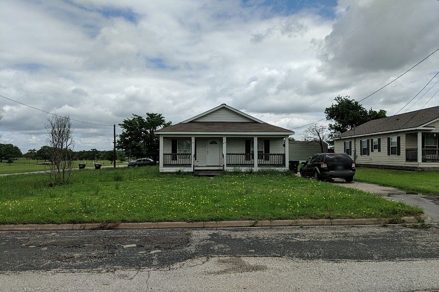 1st image of 885 W Brenham St