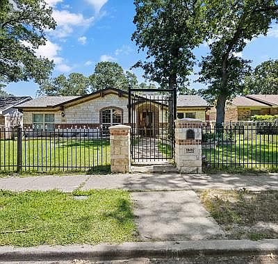 4th image of 10452 Castlerock Dr
