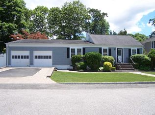 386 Collington Dr, Ronkonkoma, NY 11779