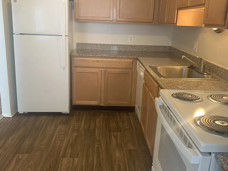 Franklin River Apartments — Photo 61