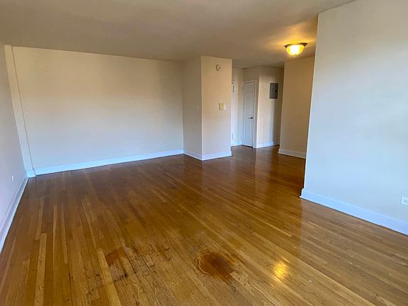 4th image of 36-25 Parsons Blvd #4E
