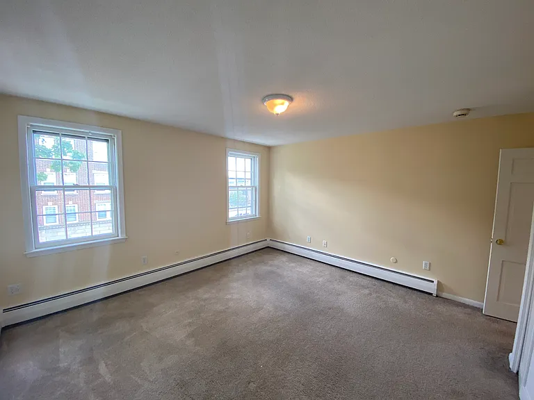 33 Chestnut St — Photo 18