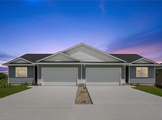 918 Juneberry Dr, Palo, IA 52324
