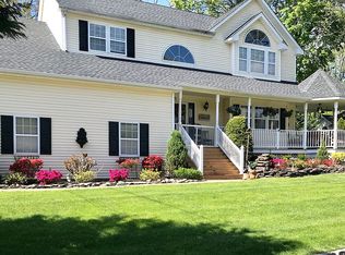 21 Harbor Heights Dr, Centerport, NY 11721