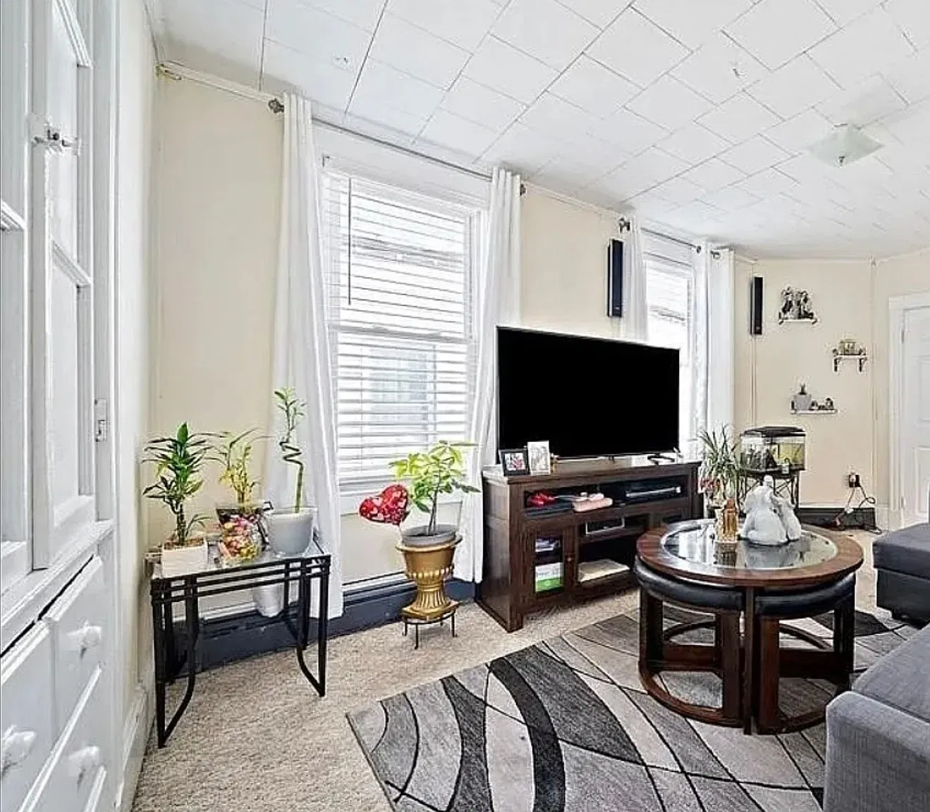 4 bed, 1200 sqft, $3,500 — Photo 1