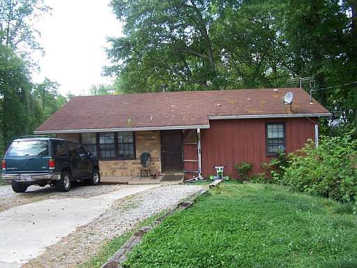 2nd image of 910 Rosewood Dr