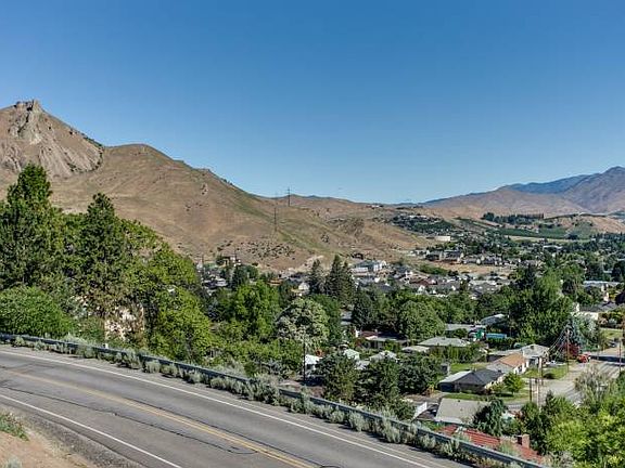4th image of 1715 Skyline Dr