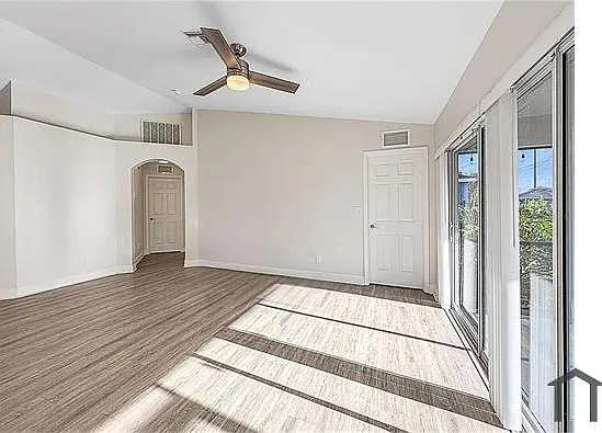 629 NW 17th Pl — Photo 5