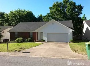 17 Burkwood Dr, Little Rock, AR 72211