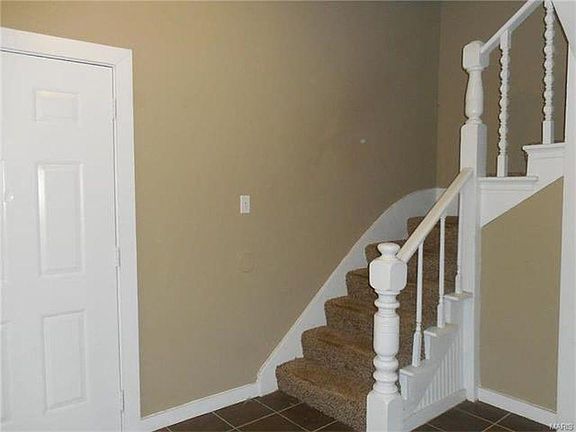 3rd image of 6275 Famous Ave