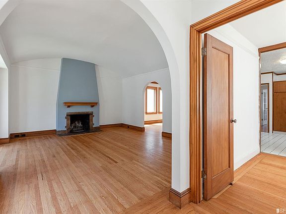 5th image of 222 Juanita Way