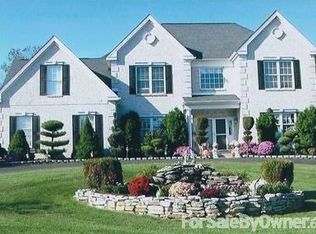 84 Parkside Dr, New Hope, PA 18938