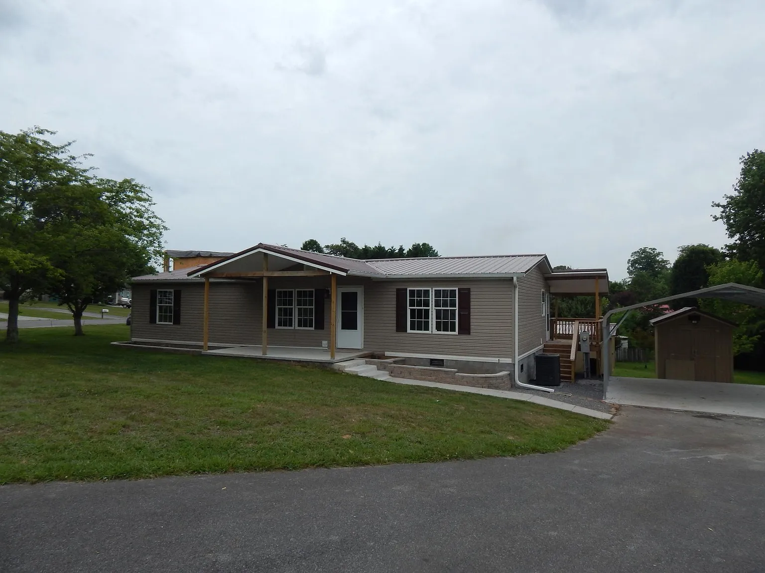 3 bed, 1456 sqft, $1,600 — Photo 2