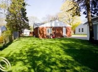 23097 Cora Ave, Farmington Hills, MI 48336