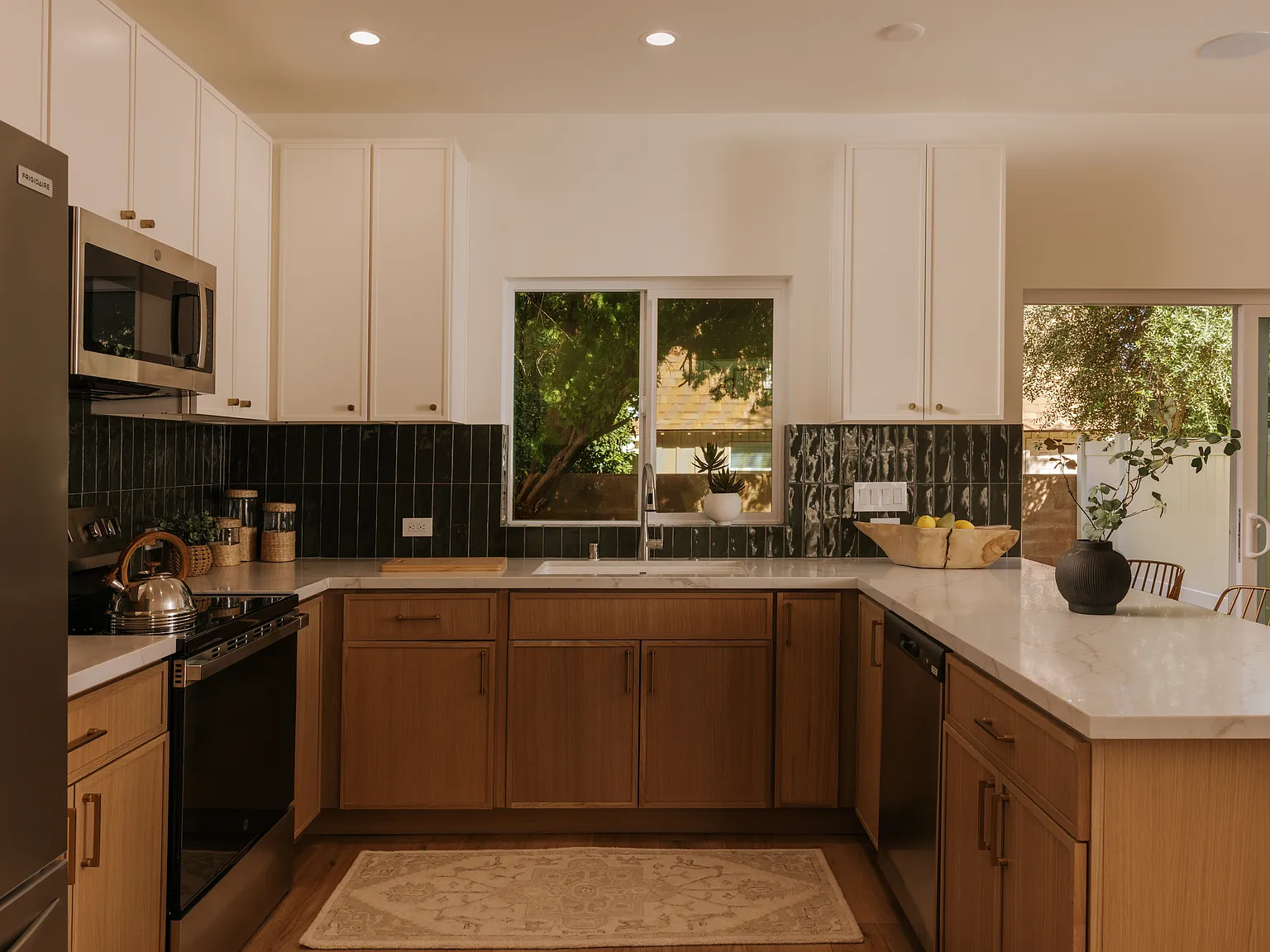 4 bed, 1818 sqft, $5,995 — Photo 2