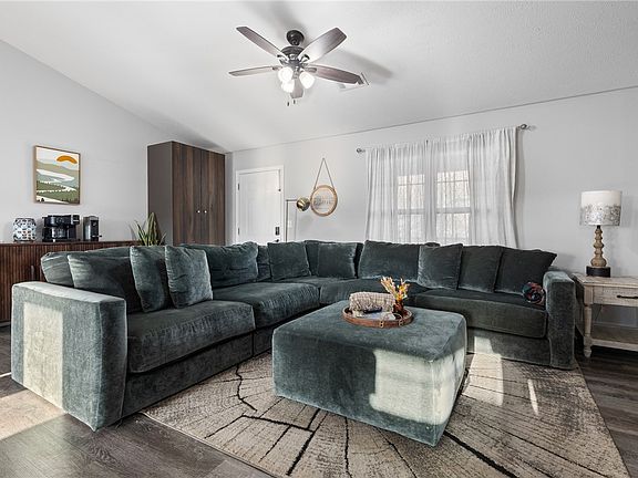 5th image of 4240 Moonbeam Dr
