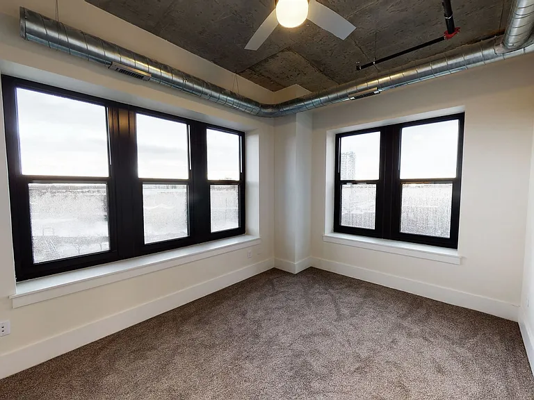 300 East Apartments — Photo 14