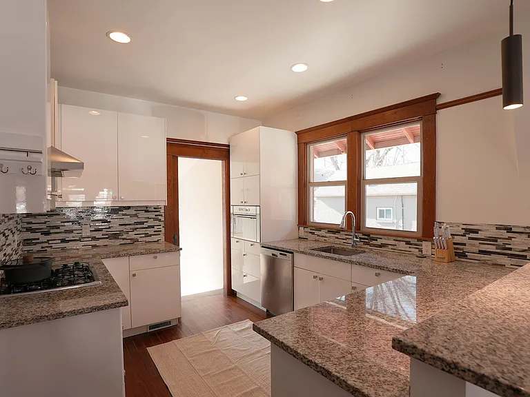 736 E 800 S — Photo 12