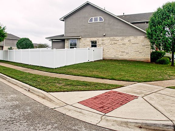 4th image of 1401 Colorado Bend Dr