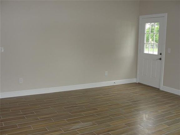 3rd image of 501 Edgefield Dr