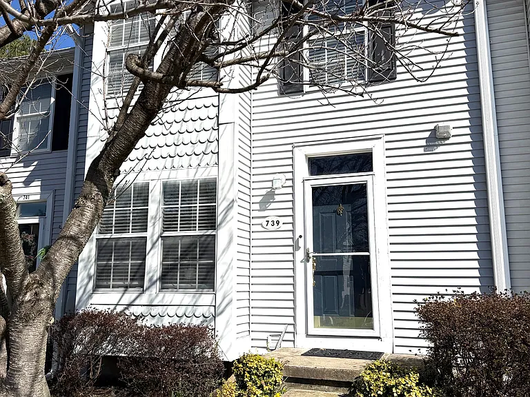 739 Orley Pl — Photo 2